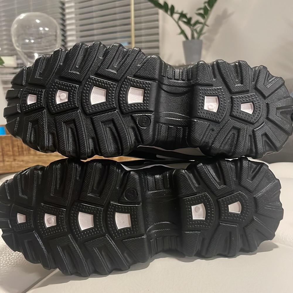 Size 6 - Picture 4 of 5